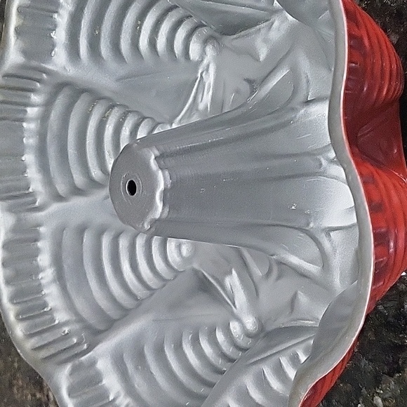 VINTAGE Nordic Ware Bundt Cake  Fiesta Metal Pan Christmas Trees & Poinsettia - Picture 5 of 5